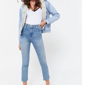 BDG GIRLFRIEND HIGH-WAISTED JEAN SIZE 24